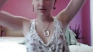 Webcam girl dildos her pussy