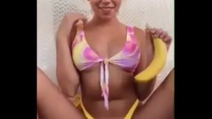 Violet Summers masturbate with banana